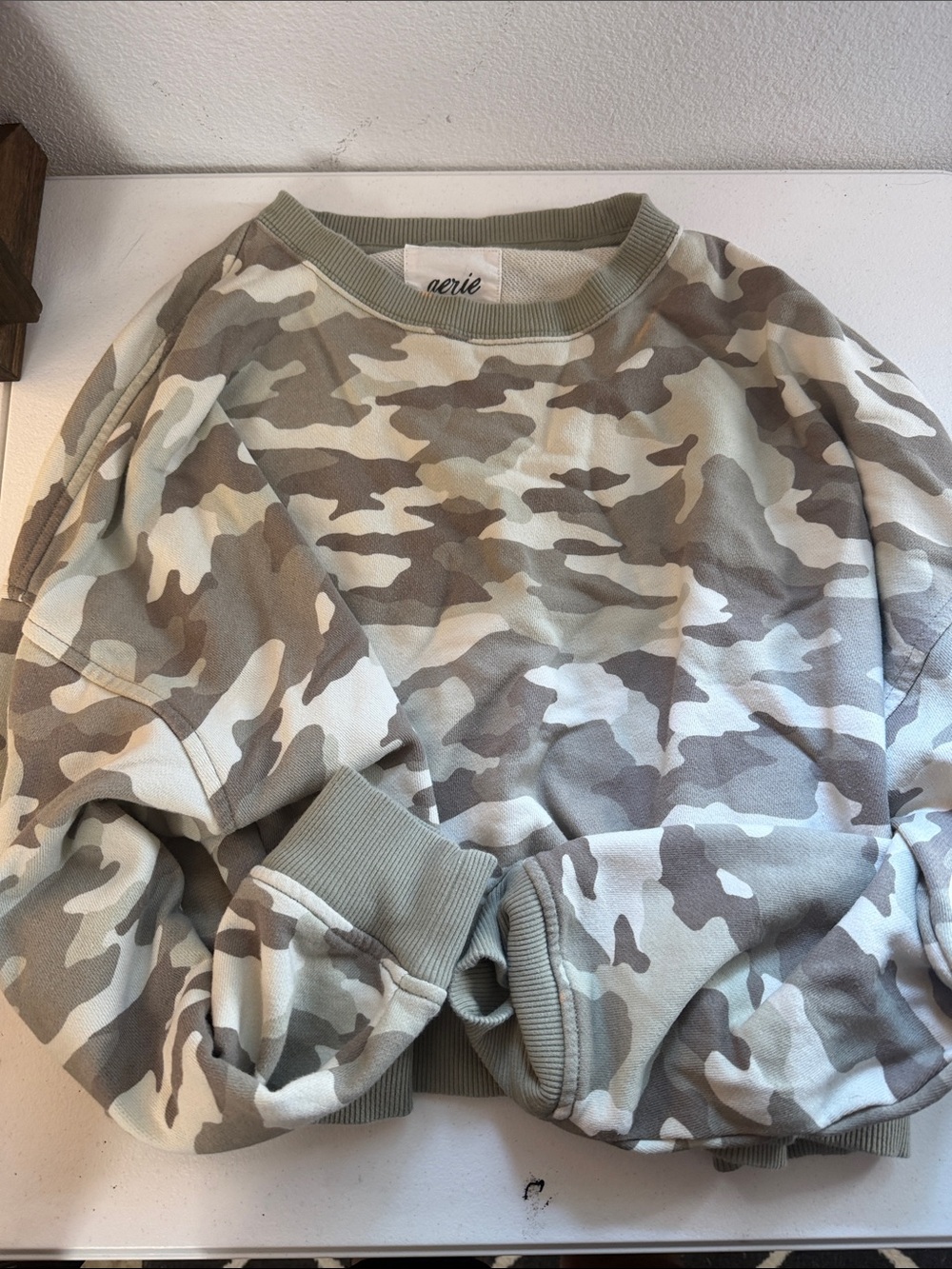 American Eagle women’s crewneck